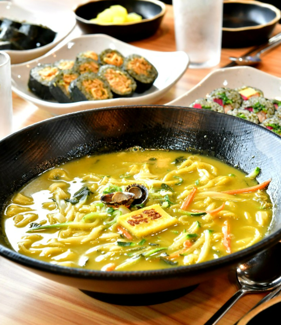 [대구 도원동] 배말칼국수김밥 대구월광수변점